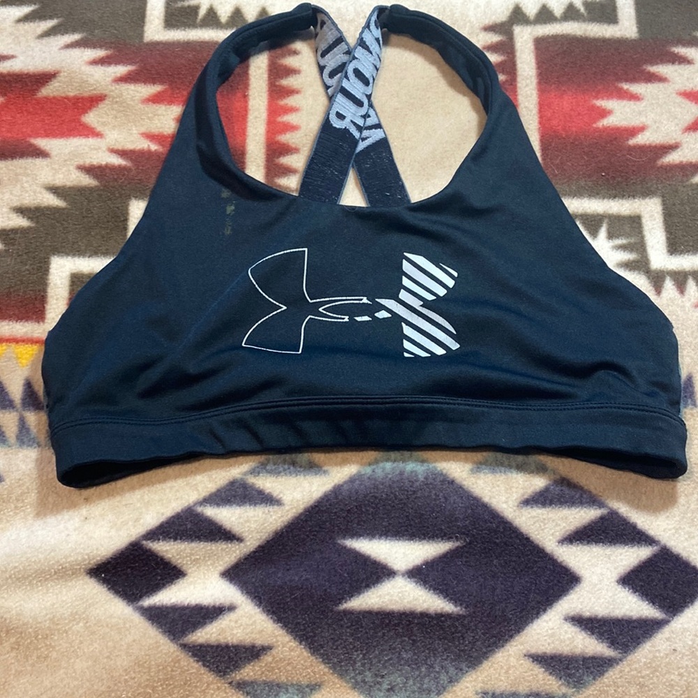 Black sports bra
